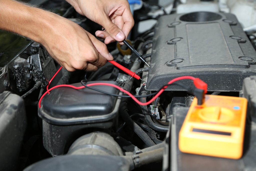 Proveedores de piezas de carrocería de automóviles, especializados para uso en talleres de reparación.
